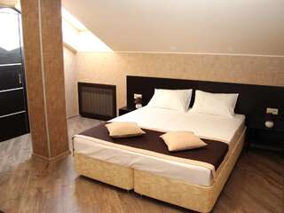 Гостиница Форсаж Таганрог Двухместный номер с 1 кроватью или 2 отдельными кроватями-1